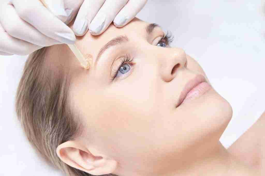 Brow waxing of a woman