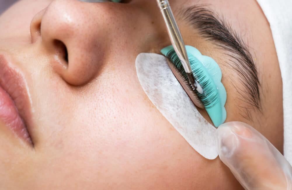 keratin lash lift service being done