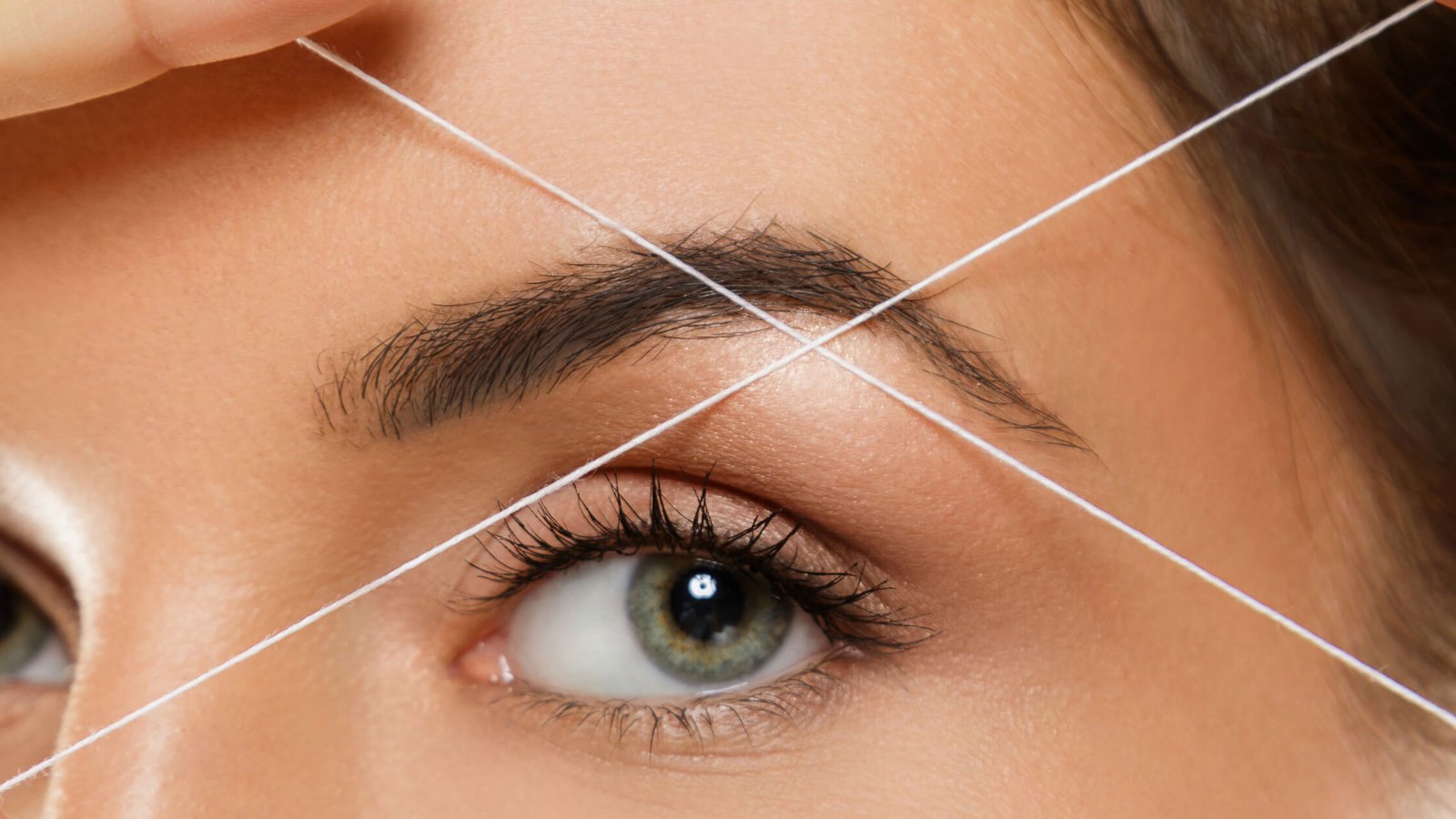 eyebrow threading service technique