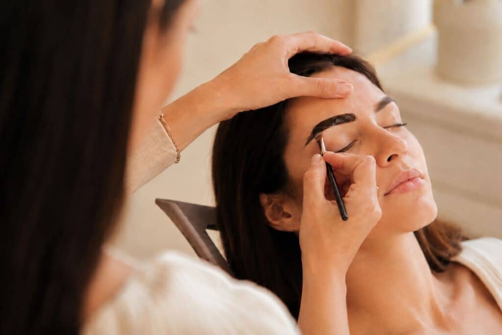 eyebrow tinting at a salon