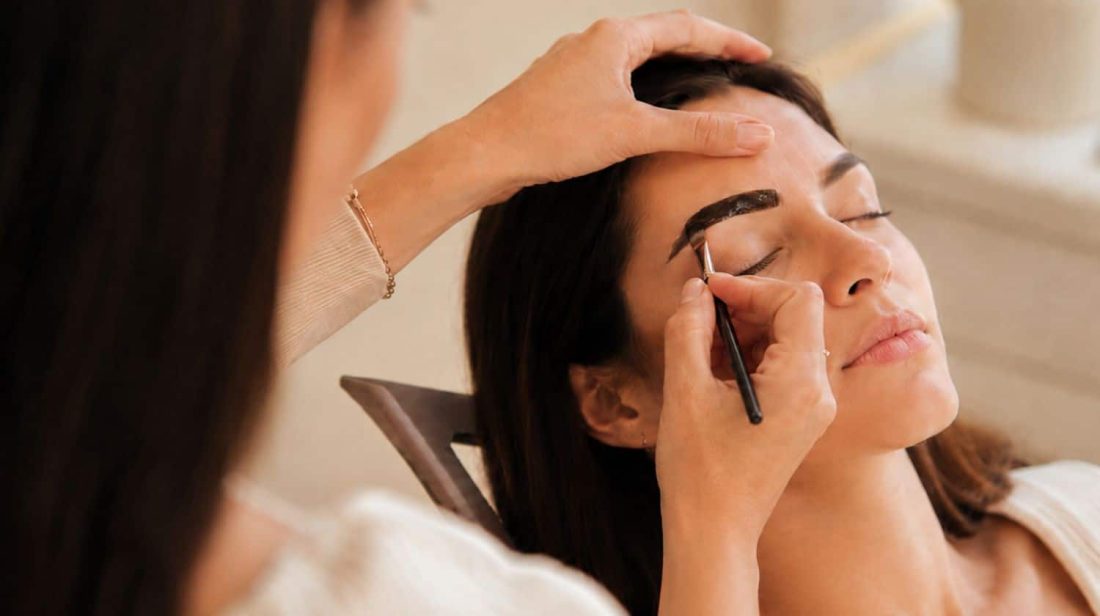 eyebrow tinting at a salon